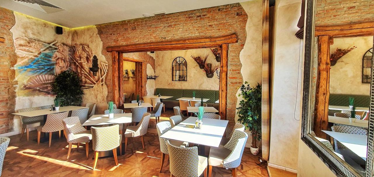 ホテル Casa Crown ブラショフ エクステリア 写真